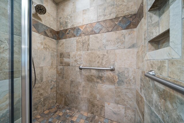 interior details with a tile shower