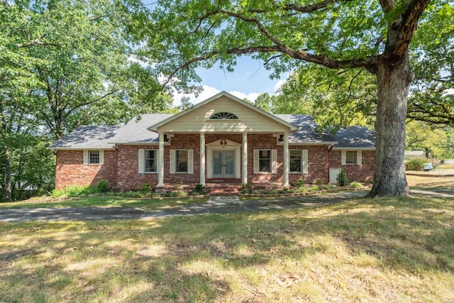 view of front of house with brick siding and a front yard