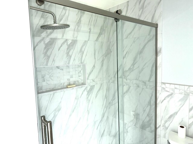 1966 Thomas Loop, Bismarck, AR 71929 - full bath featuring a marble finish shower and toilet