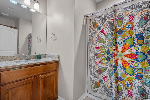 full bathroom with a shower with curtain, baseboards, visible vents, and vanity