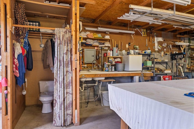 120 Southview Cir, Hot Springs, AR 71913 - garage featuring a workshop area and a sink
