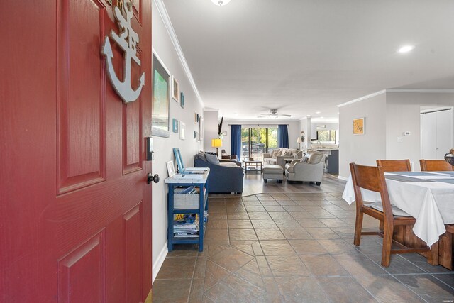 entryway with recessed lighting, crown molding, baseboards, and ceiling fan