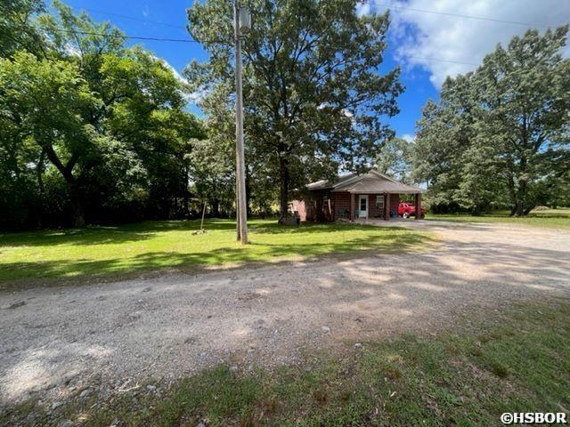 view of front of home featuring driveway and a front lawn