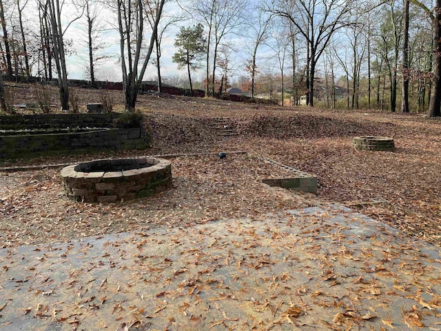 view of yard featuring an outdoor fire pit