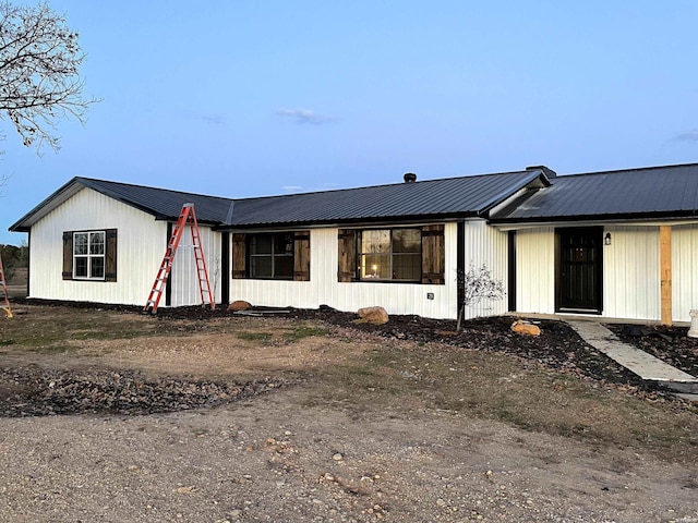 view of front of property with metal roof