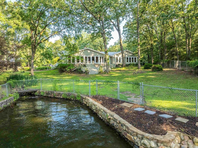 512 Beachview Cir, Hot Springs, AR 71913 - rear view of house with a fenced backyard and a water view