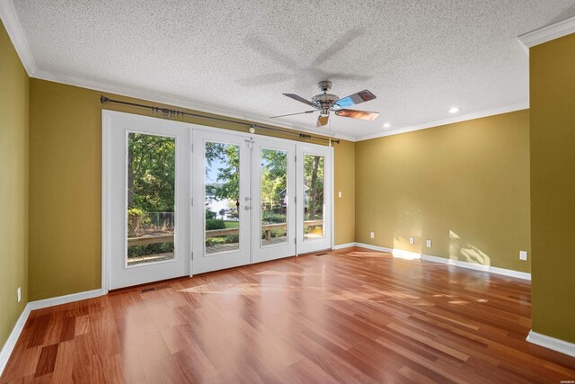 512 Beachview Cir, Hot Springs, AR 71913 - empty room featuring healthy amount of natural light, a textured ceiling, ceiling fan, crown molding, and wood finished floors