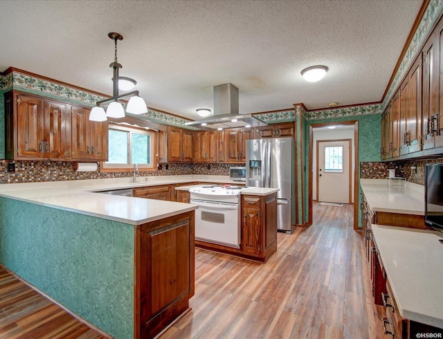 7 Sonora Way, Hot Springs Village, AR 71909 - kitchen with stainless steel appliances, island range hood, plenty of natural light, a textured ceiling, and a peninsula