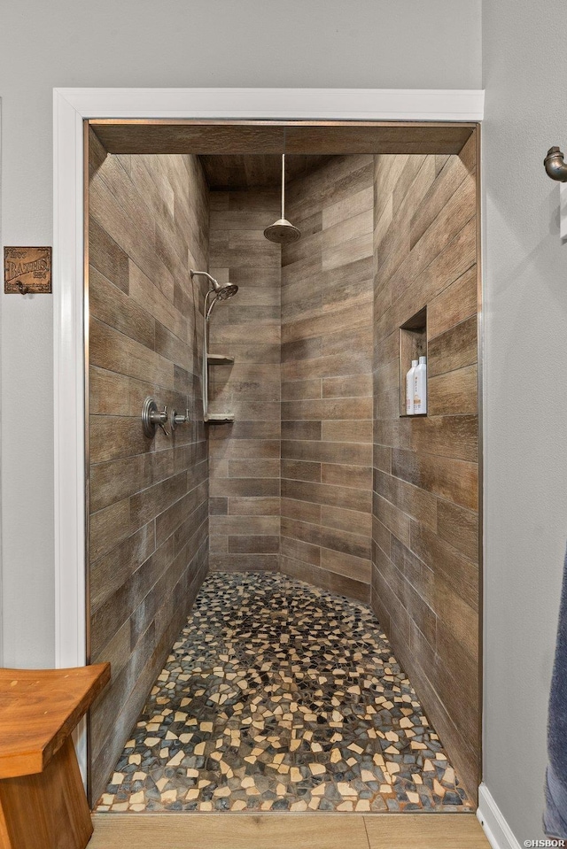 bathroom featuring tiled shower