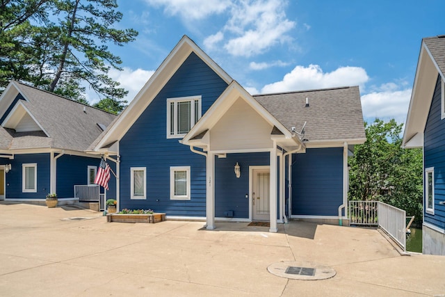 view of front of property featuring a shingled roof