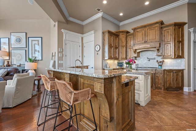 116 Lake Forest Shores Dr, Hot Springs, AR 71913 - kitchen featuring an island with sink, brown cabinetry, and open floor plan