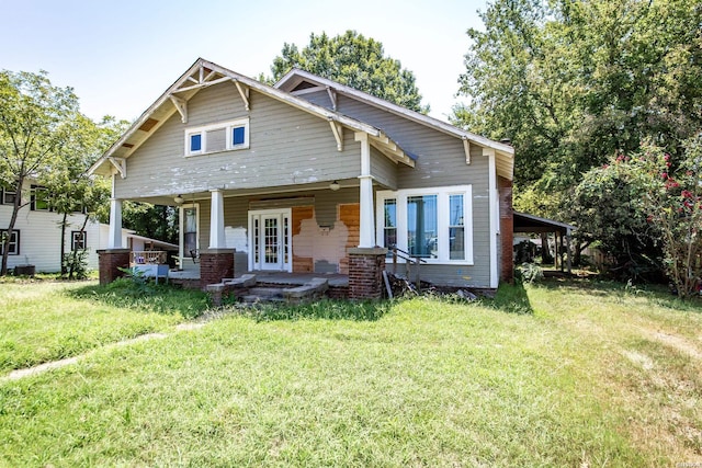 view of front of house featuring a porch, a carport, and a front yard