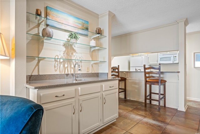 5371 Central Ave Unit 6J, Hot Springs, AR 71913 - indoor bar featuring white appliances, crown molding, a textured ceiling, and tile patterned flooring