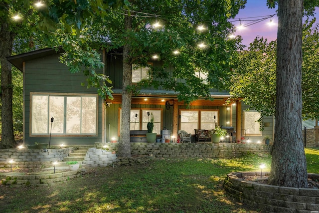 view of front of property with a front yard