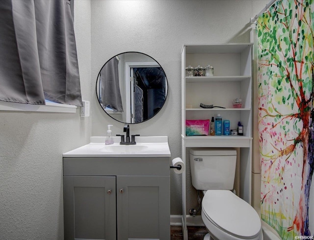 111 Westgate Ter, Hot Springs, AR 71913 - bathroom with a shower with curtain, toilet, vanity, and a textured wall