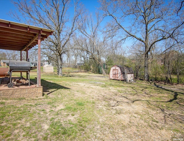 111 Westgate Ter, Hot Springs, AR 71913 - view of yard featuring an outbuilding, exterior structure, and a storage shed