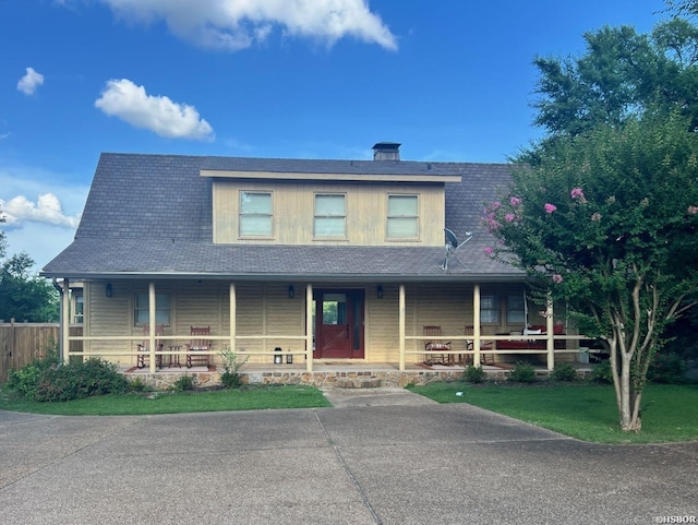 280 Overview Cir, Hot Springs, AR 71913 - farmhouse with a porch