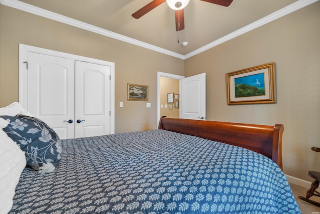 bedroom featuring a closet, carpet flooring, a ceiling fan, and ornamental molding