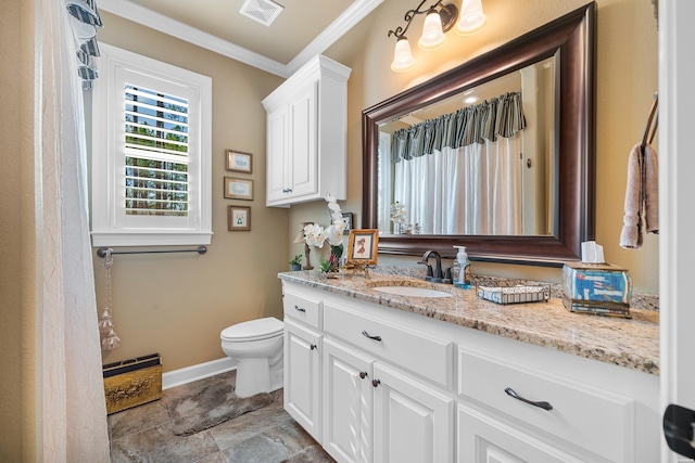 full bath featuring visible vents, crown molding, baseboards, toilet, and vanity