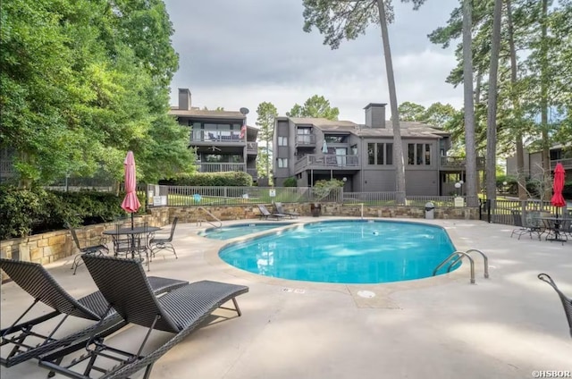 200 Hamilton Oaks Dr Unit J-2, Hot Springs, AR 71913 - community pool with a patio area