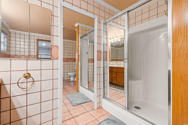 120 Butler Ln, Hot Springs, AR 71913 - bathroom with toilet, vanity, tile walls, tile patterned floors, and crown molding