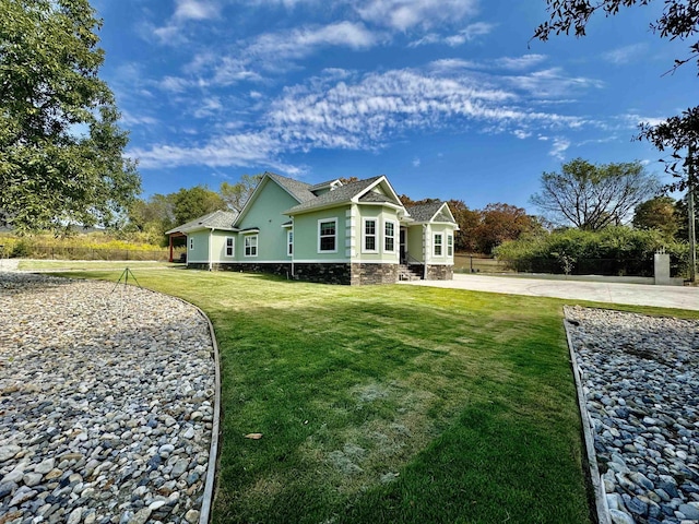 exterior space featuring a front yard