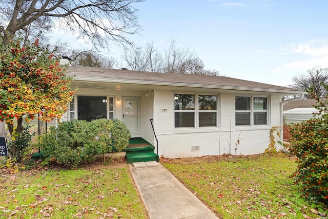 102 Burroughs St, Hot Springs, AR 71913 - bungalow featuring brick siding, crawl space, a front yard, covered porch, and roof with shingles