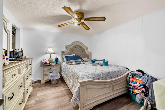 1638 Thornton Fry, Hot Springs, AR 71913 - bedroom with light wood-style flooring, a ceiling fan, a decorative wall, and a textured ceiling