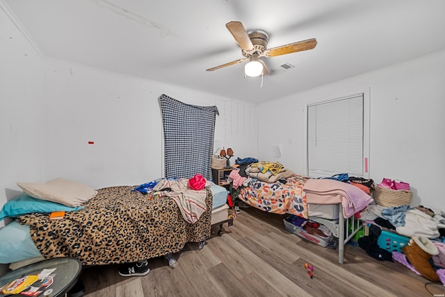 1638 Thornton Fry, Hot Springs, AR 71913 - bedroom featuring crown molding, visible vents, ceiling fan, and wood finished floors