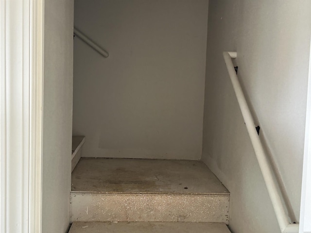 135 Callaway Cir, Hot Springs, AR 71913 - view of stairway