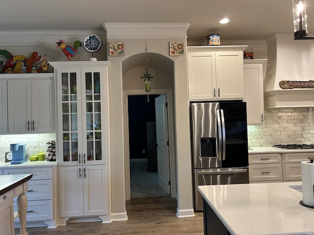 135 Callaway Cir, Hot Springs, AR 71913 - kitchen with appliances with stainless steel finishes, custom exhaust hood, backsplash, crown molding, and light wood-style floors
