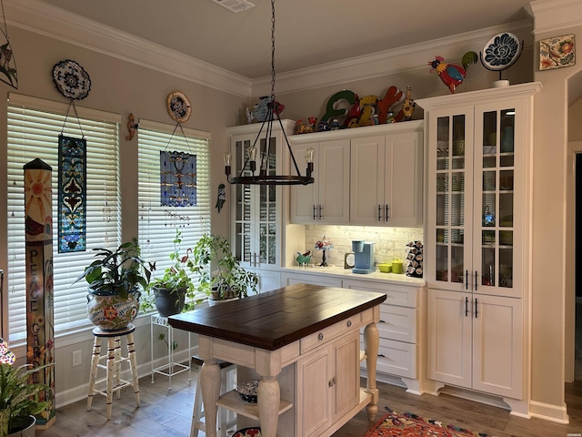 135 Callaway Cir, Hot Springs, AR 71913 - kitchen featuring butcher block counters, plenty of natural light, wood finished floors, open shelves, and crown molding