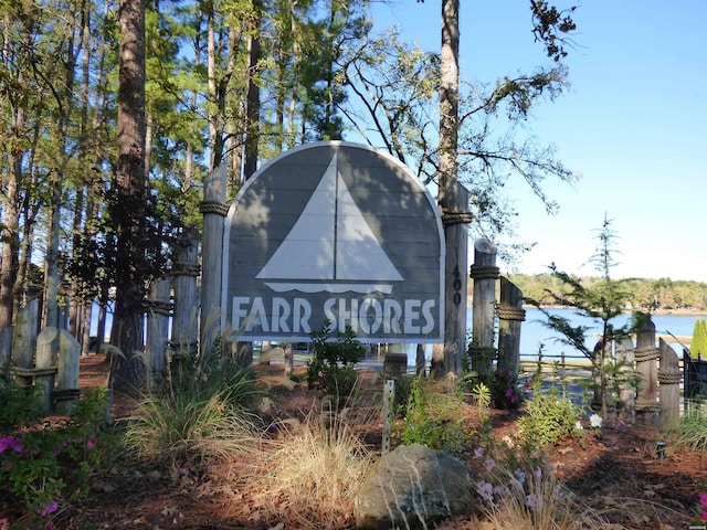 community sign featuring a water view