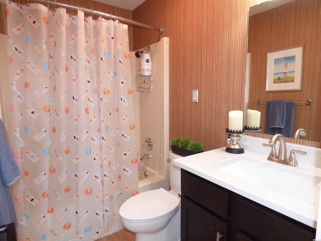 full bathroom with shower / bath combination with curtain, vanity, and toilet