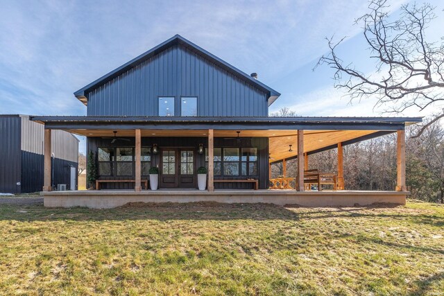 back of house featuring a lawn