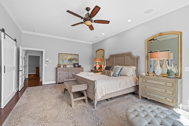 bedroom with crown molding, recessed lighting, a barn door, wood finished floors, and baseboards