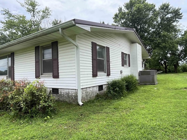 811 N 1st St, Glenwood, AR 71943 - view of side of home with crawl space and a yard