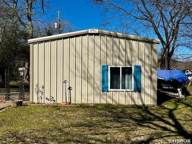 view of outbuilding