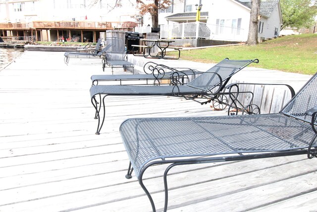 189 Bayshore Cv, Hot Springs, AR 71913 - wooden terrace featuring a grill and a yard