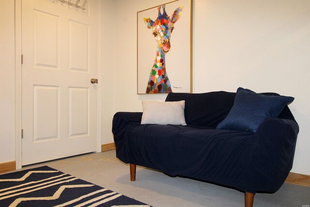 189 Bayshore Cv, Hot Springs, AR 71913 - living room with baseboards and concrete flooring