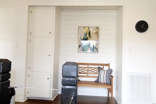189 Bayshore Cv, Hot Springs, AR 71913 - sitting room with dark wood-style flooring and visible vents