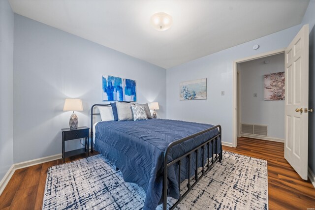 206 Shawnee St, Hot Springs, AR 71901 - bedroom with wood finished floors and baseboards