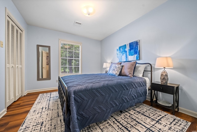 206 Shawnee St, Hot Springs, AR 71901 - bedroom featuring baseboards, wood finished floors, and a closet