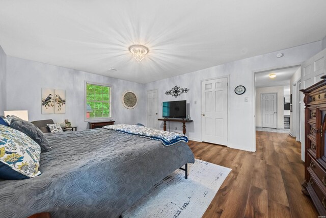 206 Shawnee St, Hot Springs, AR 71901 - bedroom featuring wood finished floors and baseboards