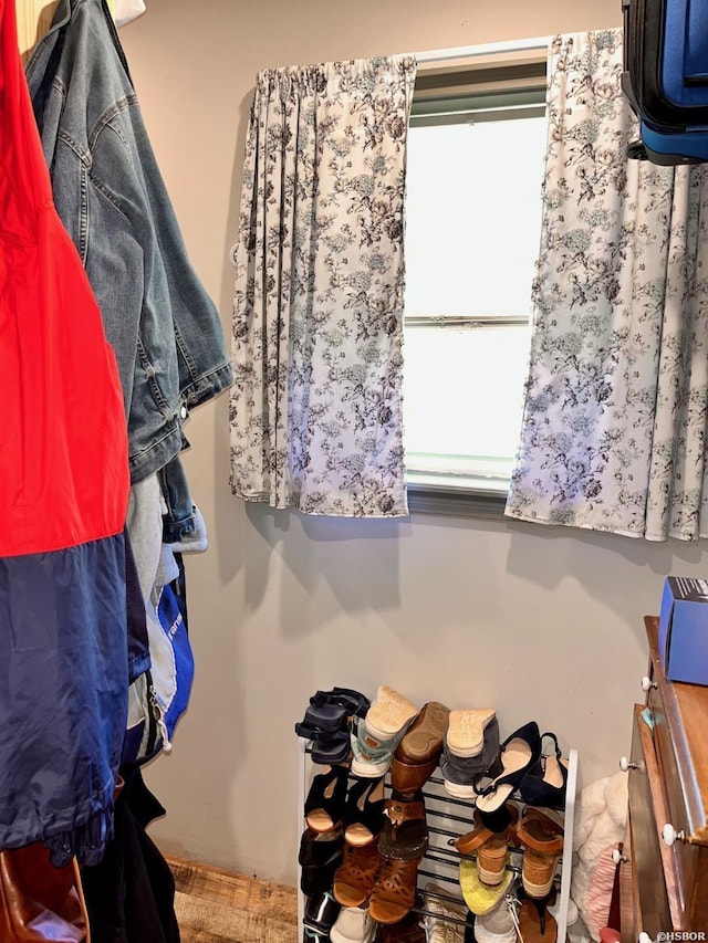 906 Surrey Rd, Hot Springs, AR 71909 - view of spacious closet