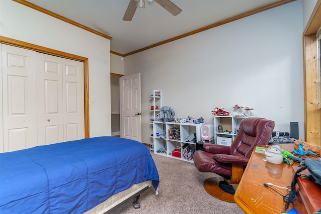 carpeted bedroom with crown molding, a ceiling fan, and a closet