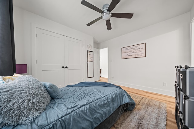 624 Ridgeway St, Hot Springs, AR 71901 - bedroom featuring light wood-style flooring, a closet, and ceiling fan