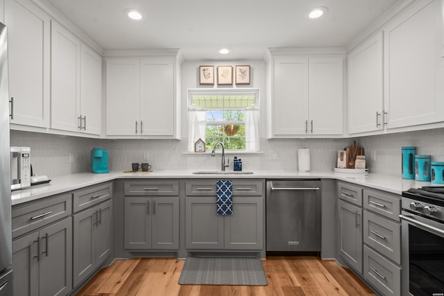 624 Ridgeway St, Hot Springs, AR 71901 - kitchen with stainless steel appliances, gray cabinets, light countertops, backsplash, and light wood-style floors