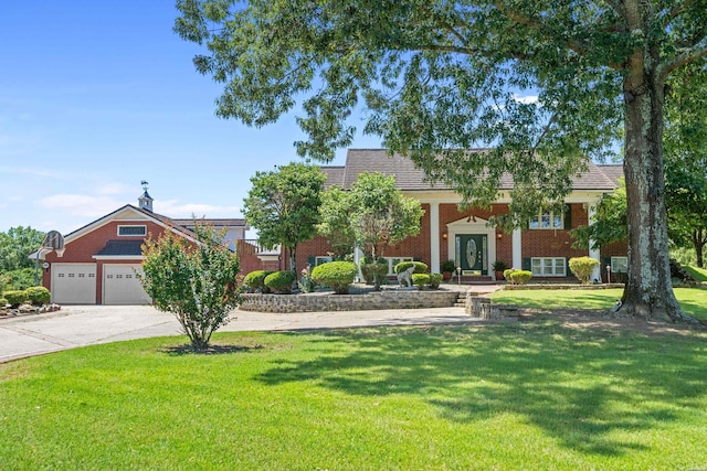 view of front of property featuring brick siding, concrete driveway, and a front yard