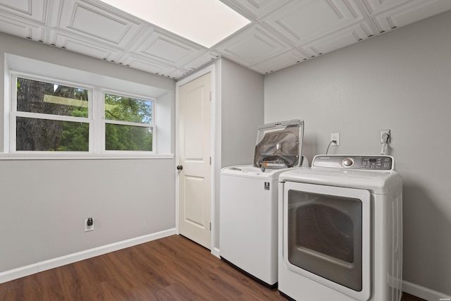 75 Grant 7, Sheridan, AR 72150 - clothes washing area with washer and dryer, baseboards, laundry area, and dark wood-type flooring